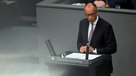 „Wir dürfen uns nie an Kriegsgräuel gewöhnen“: Merz gibt Regierungserklärung zu Nato- und EU-Gipfel ab