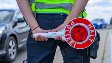 Streit um Asylstopp an deutschen Grenzen: Bundespolizisten halten Dobrindts Weisung für einwandfrei
