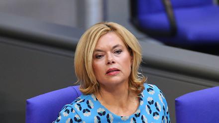 „Nicht neutral“: Linken-Chefin kritisiert Bundestagspräsidentin Klöckner für politische Entscheidungen