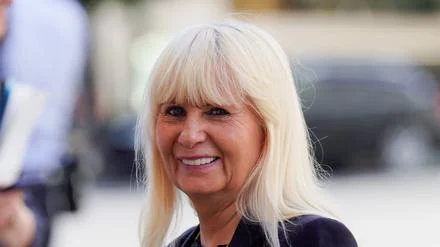 Paris, mon amour – Berlins Opposition hat Fragen: Innensenatorin nahm Ehemann mit zur Ausschusssitzung in Frankreich