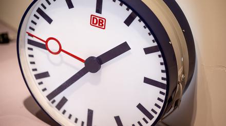 Mehr als jeder dritte Zug verspätet: Bahn fährt Pünktlichkeitsziel im ersten Halbjahr hinterher
