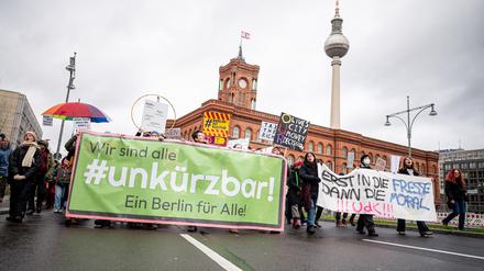 „Damit unsere Gesellschaft funktioniert“: Protest gegen sozialen Kahlschlag in Berlin