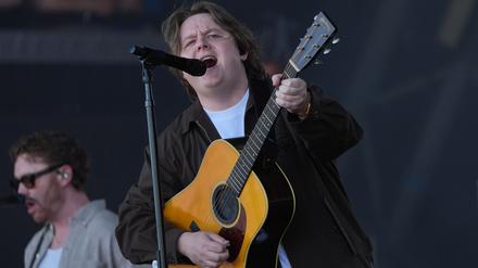 Leute: S&auml;nger Lewis Capaldi machte w&auml;hrend Auszeit Therapie