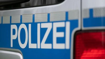 Tiere: Polizeieinsatz wegen Schlange auf Supermarkt-Parkplatz