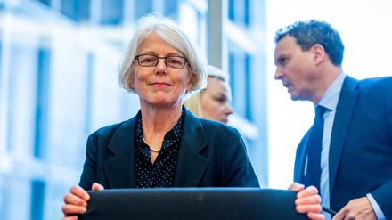 „Ihr schaufelt euch euer eigenes Grab“: Ärger im Ausschuss – Sudhof darf nur vertraulich über Spahn sprechen