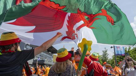 Frauen-EM: Verkehrsunfall von Teambus der EM-Fu&szlig;ballerinnen aus Wales