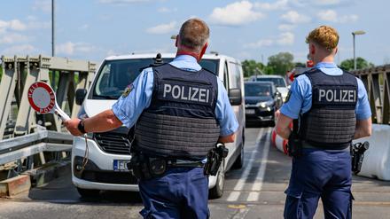 Warnung vor Verkehrschaos in der Ferienzeit: Polizeigewerkschaft kritisiert „riesigen Aufwand“ der Grenzkontrollen