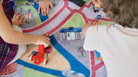 U-Bahn, S-Bahn, Radwegen und Fußgängerzonen: Berlin rollt Verkehrs-Spielteppich für Kinder aus
