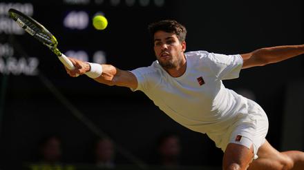 Tennis: Titelform: Alcaraz locker ins Wimbledon-Halbfinale