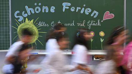 „Zeitgemäße Lösung finden“: Auch Prien fordert Einigung von Ländern – kann Söder die Blockade im Sommerferien-Streit halten?