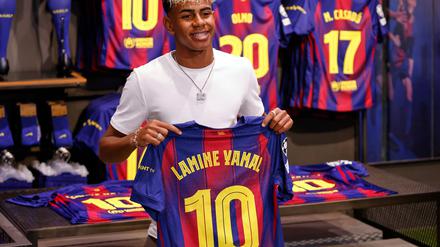 Spanischer Fußball-Profi: Wie einst Messi: Jungstar Yamal trägt Nummer 10 bei Barça