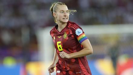 Regenbogenbinde und Kniefall gegen Rassismus: So setzen die Fußballerinnen bei der EM Statements