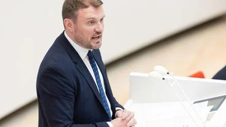 Landtagssitzung: Minister: Sicherheit für Wirtschaft - AfD gegen Energiewende