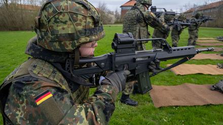 Neue Wehrpflicht: Bundeswehr: F&uuml;hrerschein-Zuschuss f&uuml;r Freiwillige?