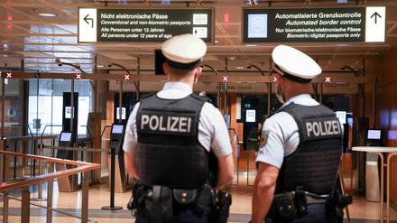 „Das ist absurd“: 8000 Flüchtlinge reisten aus Griechenland nach Deutschland weiter