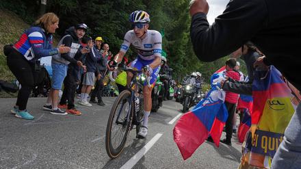 Tour de France: &bdquo;H&ouml;lle&ldquo;: Lipowitz bangt nach Alpen-Kraftakt um dritten Rang