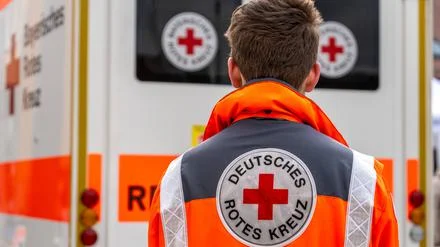 89-jährige Frau angefahren: Mann begeht Fahrerflucht in Berlin-Marzahn