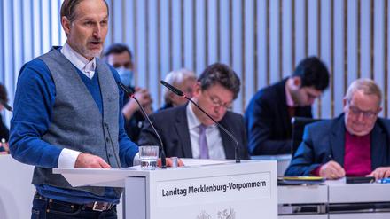 Bepöbelt und geschlagen: Mutmaßlicher Neonazi greift Linken-Landtagsabgeordneten an