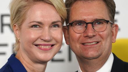 SPD-Politikerin: Silberhochzeit: Schwesig teilt Hochzeitsfoto aus Jahr 2000