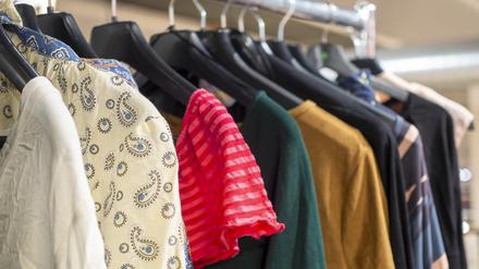 Gegen den Konsumwahn: Berliner Bibliotheken werden zum Kleidertausch-Treffpunkt