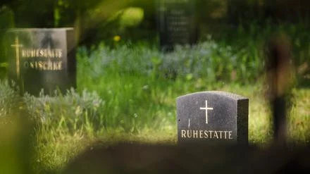 Diebesbande spezialisierte sich auf Friedhöfe: Gemeinde in Berlin-Westend erhält gestohlene Skulpturen zurück