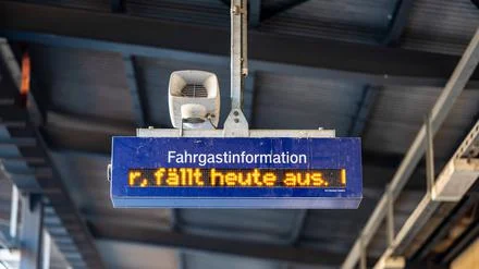 Ursache war ein „gefährliches Ereignis“ : Bahnstrecke zwischen Berlin und Eberswalde nach langer Störung wieder frei