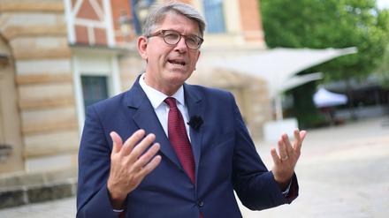 Verklausulierte Drohung des Kulturstaatsministers?: Weimer will keine Gendersprache im öffentlichen Rundfunk und in Museen