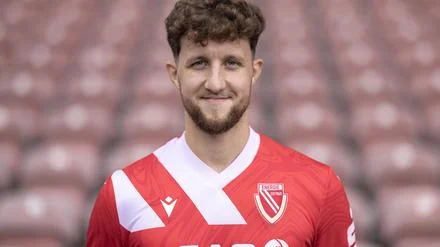 3. Fu&szlig;ball-Liga: Cottbus vorerst Erster: Sieg in &Uuml;berzahl in Schweinfurt