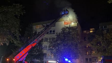Wohnung stand im Vollbrand: Acht Menschen bei Feuer in Berliner Seniorenwohnhaus verletzt
