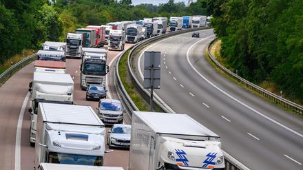 Stau durch Grenzkontrollen: Wegen Grenzkontrolle: A12 bekommt eine neue Spuraufteilung