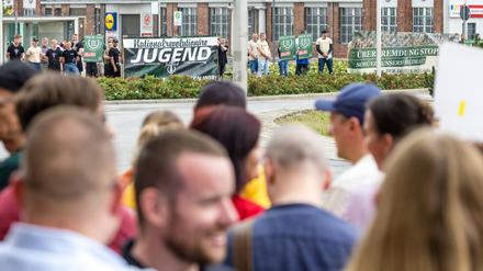 Nach Brandbrief: Dutzende demonstrieren in Spremberg gegen „Dritten Weg“