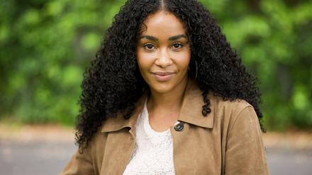 Modisches Statement: Schauspielerin F&eacute;r&eacute;ba Kon&eacute; h&auml;lt Pl&auml;doyer f&uuml;r die Jogginghose