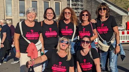 „Ich höre eigentlich mehr ACDC“: So fieberten Fans dem Konzert von Roland Kaiser in der Berliner Waldbühne entgegen