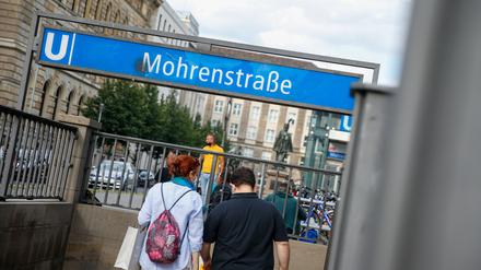 Neue Anton-Wilhelm-Amo-Straße in Berlin: Warum ist der U-Bahnhof Mohrenstraße noch nicht umbenannt?