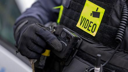 Bodycams bei der Polizei in Brandenburg: Test soll ausgeweitet werden