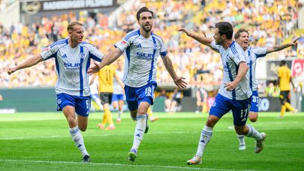 2. Fu&szlig;ball-Bundesliga: FC Schalke siegt durch Elfmetertor in Dresden