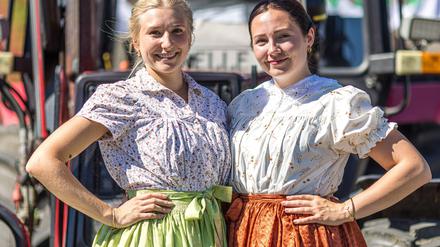 Traditionsfeiern: Farbenfroher Umzug beim Heimat- und Trachtenfest in Burg