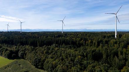 Weniger Wind, mehr Photovoltaik: Stromerzeugung durch erneuerbare Energie sinkt im ersten Halbjahr