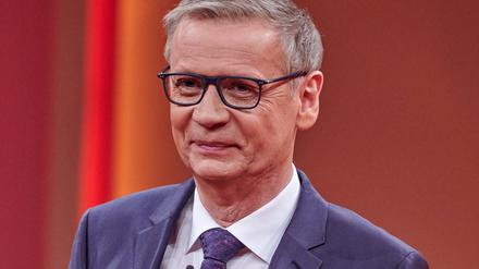 Quizshow: &bdquo;Mit dem Fu&szlig; umgeknickt&ldquo;: G&uuml;nther Jauch kommt auf Kr&uuml;cken