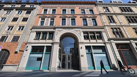 „Mahnmal für die getöteten Menschen in Palästina“: Aktivisten beschmieren Regierungsgebäude in Berlin – fünf Festnahmen