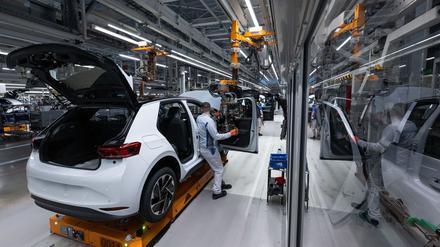 Autoindustrie: Debatte um E-Auto-Ausbau &ndash; Sorge um Standorte im Osten