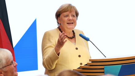 „Das Amt sollte zum Mann kommen, nicht der Mann zum Amt“: Angela Merkel spricht nach Austritt wieder bei CDU-Stiftung