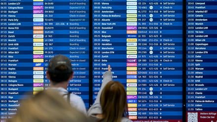 Verspätungen, Ausfälle und lange Wartezeiten: Kein Normalbetrieb am Flughafen BER bis Ende der Woche