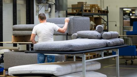 M&ouml;belbranche: Kunden kaufen weniger Sofas - Ums&auml;tze brechen ein