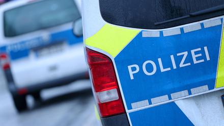 Festnahme in Berlin-Friedrichshain: 48-Jähriger bewirft Mann mit Stein und verletzt Polizistin