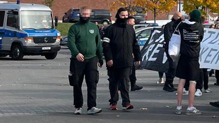Razzia bei „Deutsche Jugend voran“: 18-jähriger Neonazi Christopher W. in Berlin-Marzahn festgenommen