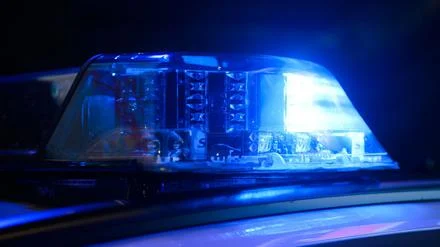 Sie forderten Bargeld von einem 36-J&auml;hrigen: R&auml;uber-Duo verletzt in Berlin-Neuk&ouml;lln bei Festnahme mehrere Polizisten