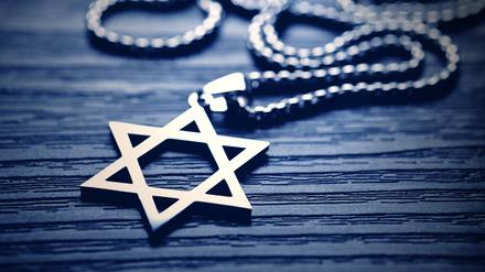 Geschlagen, beleidigt, Davidsternkette geraubt: Mutmaßlich antisemitische Attacke auf 24-Jährigen in Erfurt