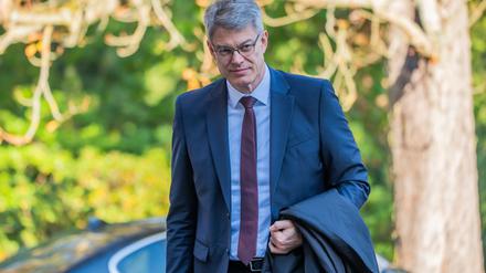 Bundesregierung: Klausur: Minister in Klinik und Abreise wegen Todesfalls