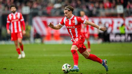 3. Fu&szlig;ball-Liga: Chancenwucher bestraft: Cottbus siegt in Rostock